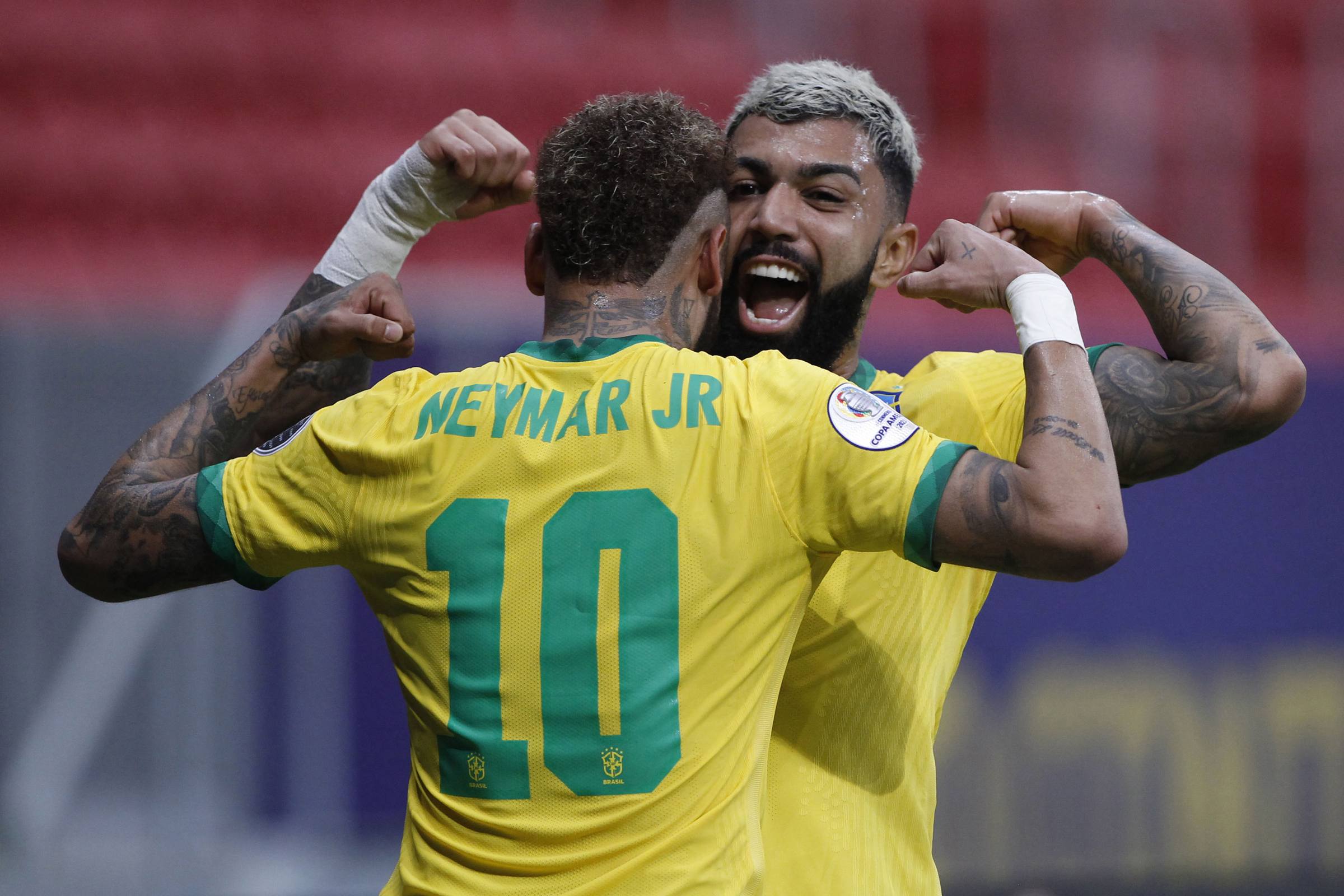 Cunhados e campeões: Neymar e Gabigol voltam a jogar juntos no Santos