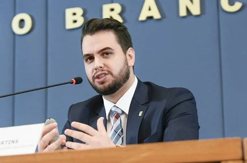 PF prende Filipe Martins, ex-assessor de Bolsonaro, após ordem de Moraes