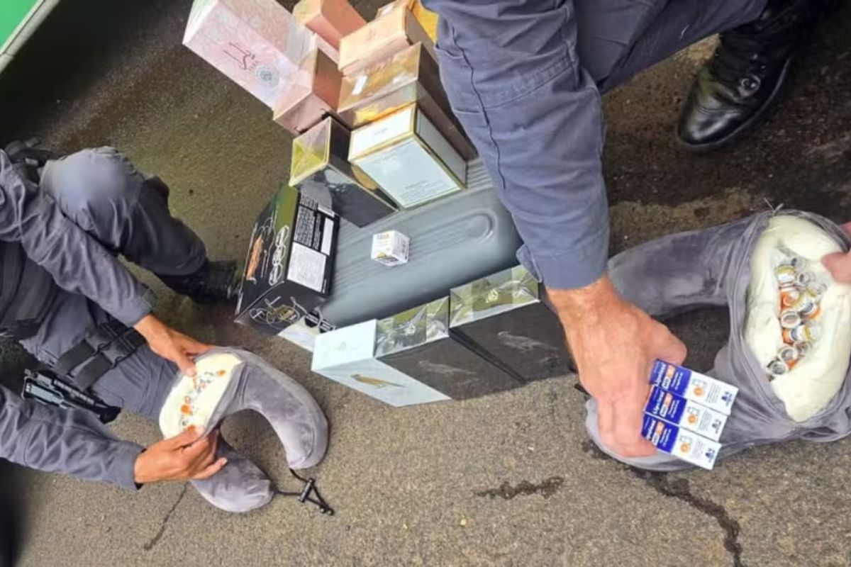 Cheiro de cadeia: mulher é presa com Mounjaro e perfumes em almofadas