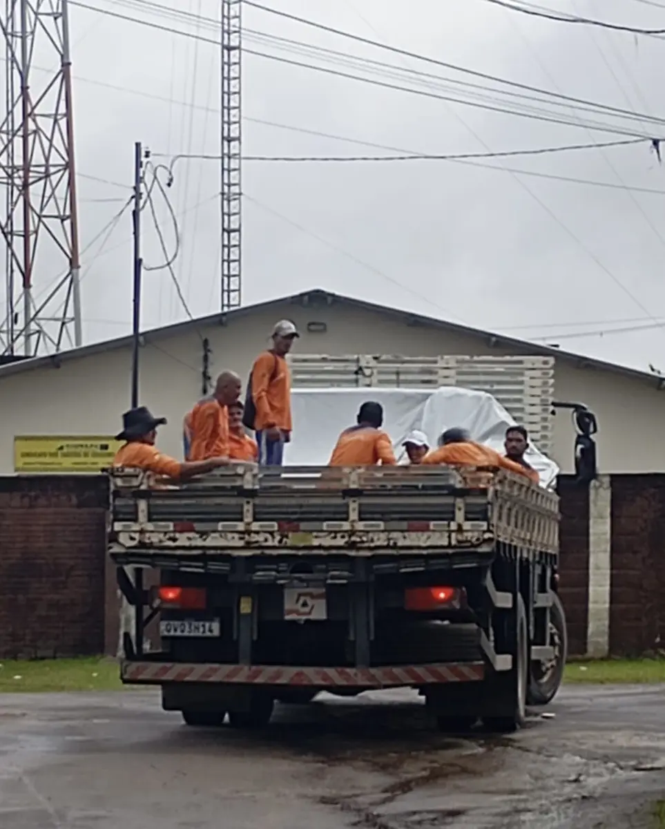 Prefeitura de Cruzeiro do Sul atende e remove famílias afetadas pelas fortes chuvas