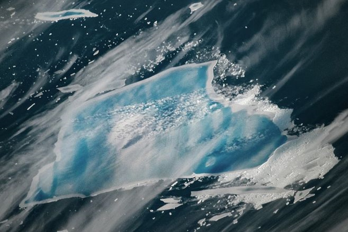 Azul vibrante: maior iceberg do mundo deve derreter inteiro até março