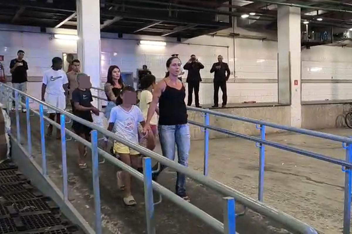 Ação da Polícia Civil interrompe exploração infantil em shopping do RJ. Veja vídeo