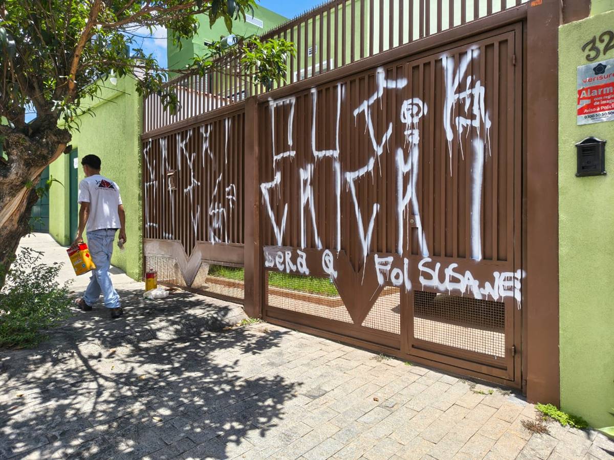 "Será que foi Suzane?" Veja pichação na casa onde tio foi achado morto