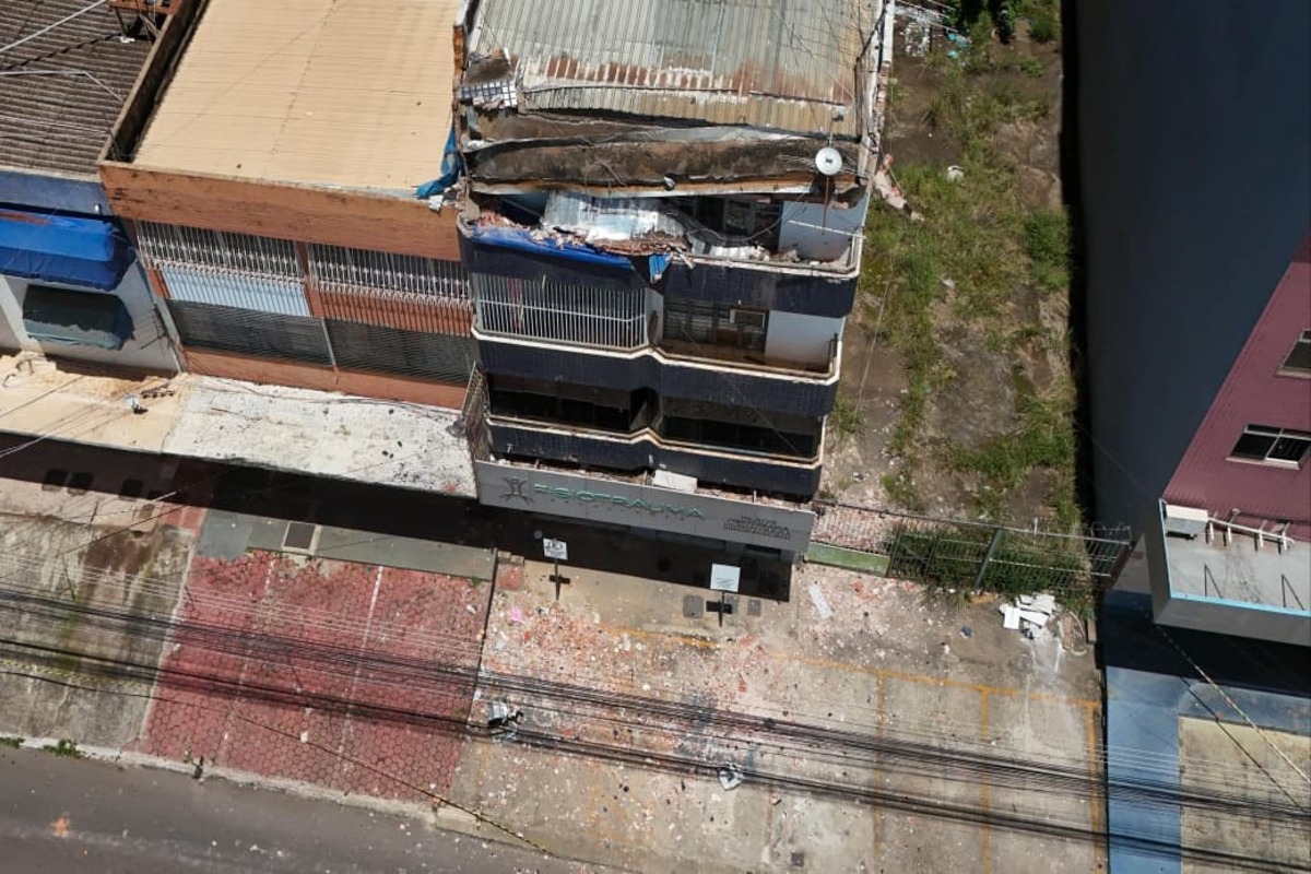 "Livramento", diz moradora de prédio interditado após desabamento. Veja vídeo