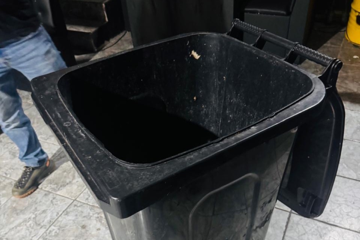 PF acha lixeiras que escondiam cocaína em área VIP de aeroporto