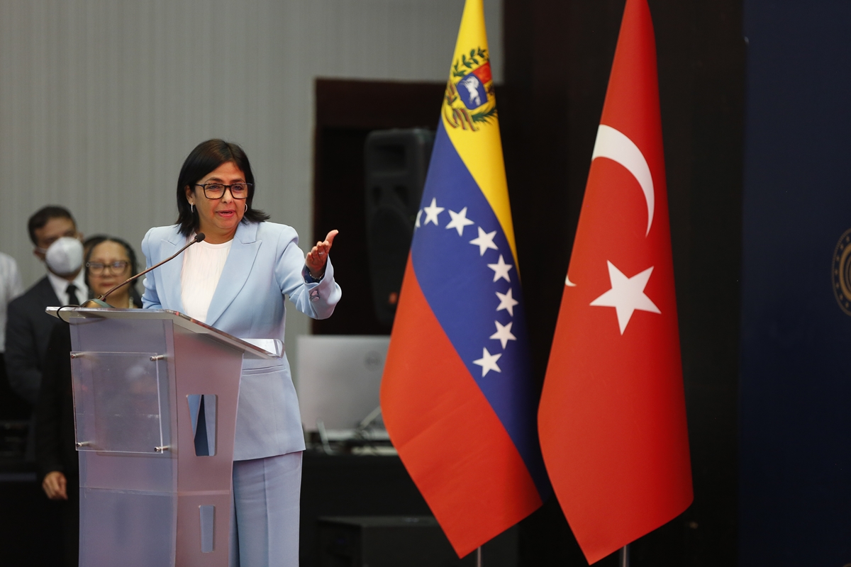 Venezuela recebe US$ 300 milhões dos EUA após venda de petróleo