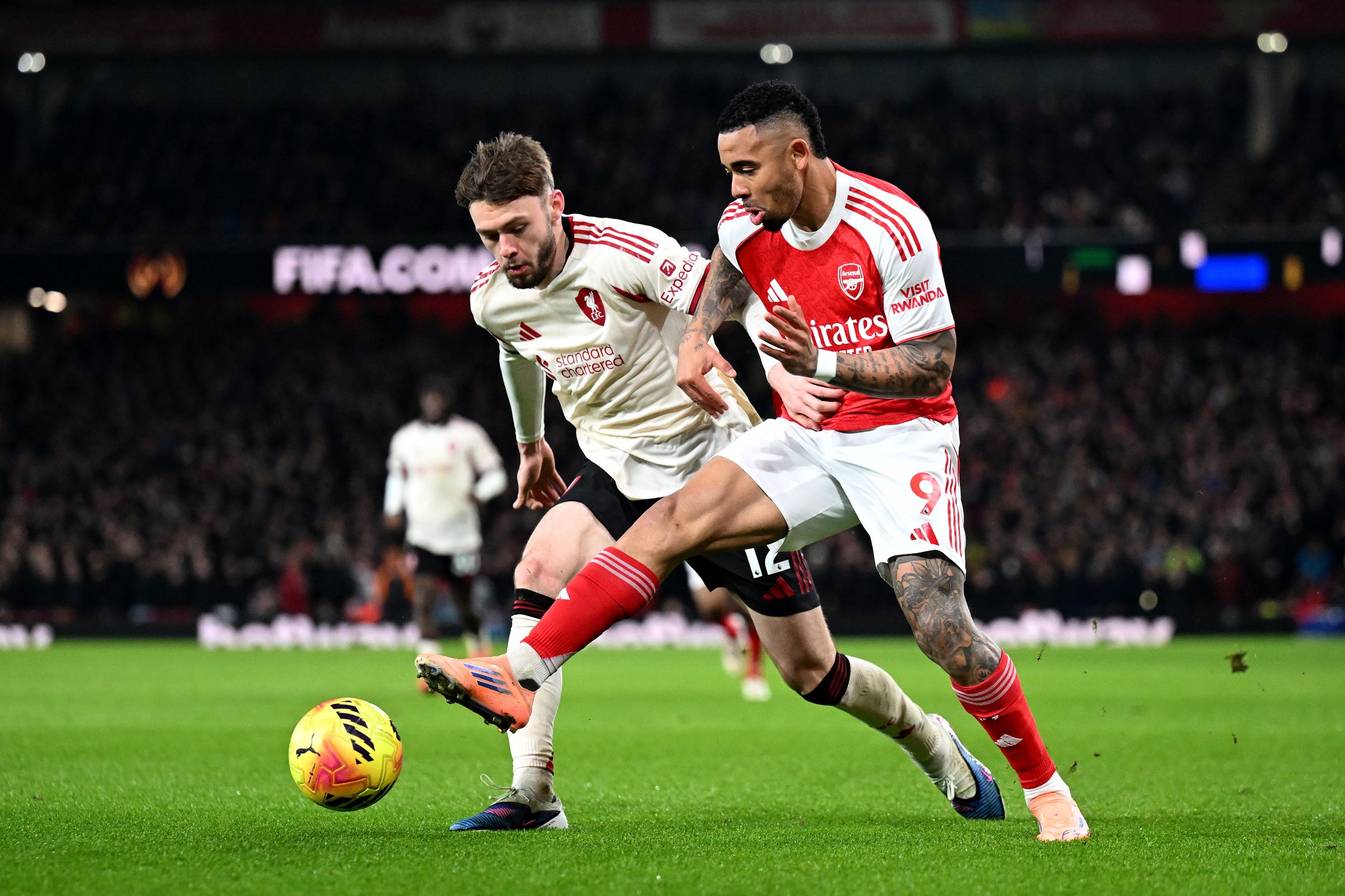 Arsenal e Liverpool empatam sem gols em clássico pela Premier League