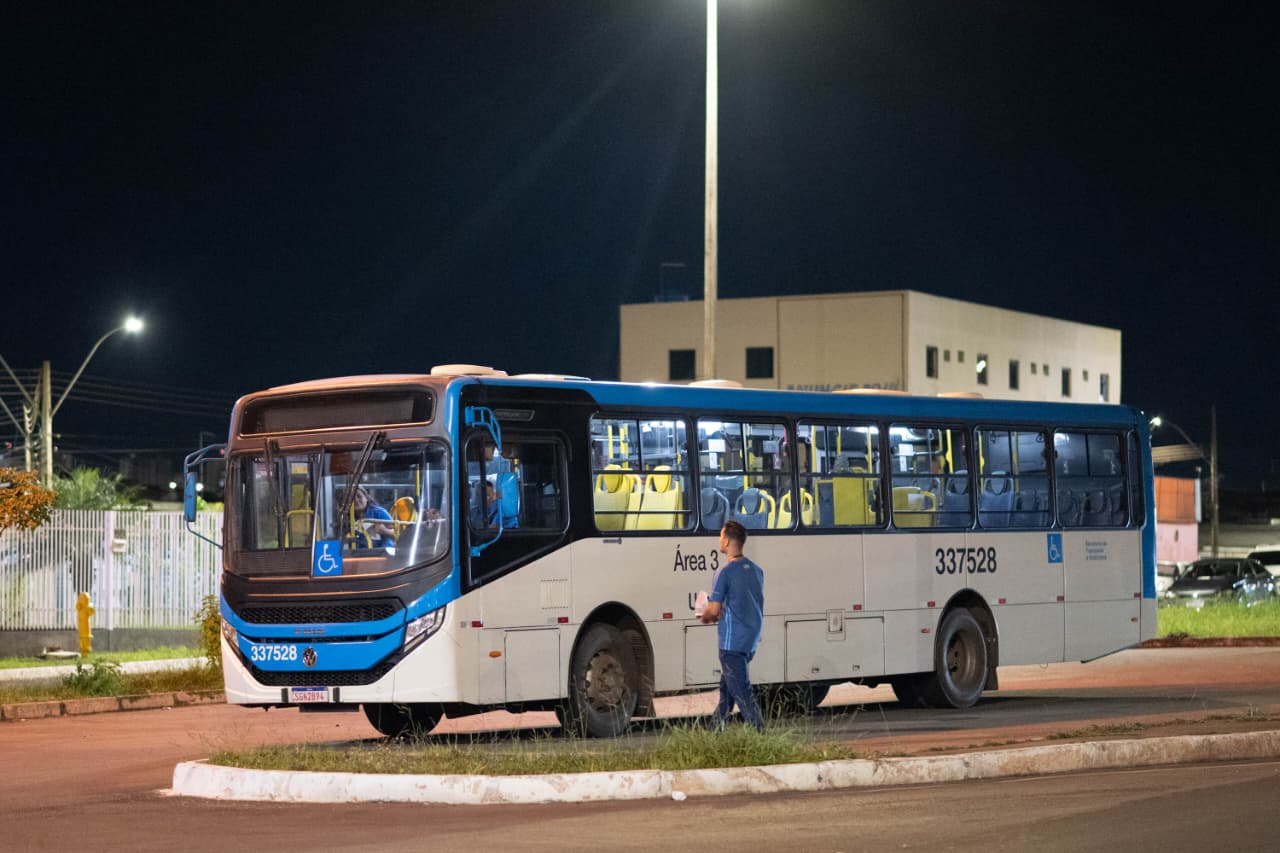 DF tem frota de ônibus reduzida após ataque a 57 veículos da Urbi. Veja vídeo