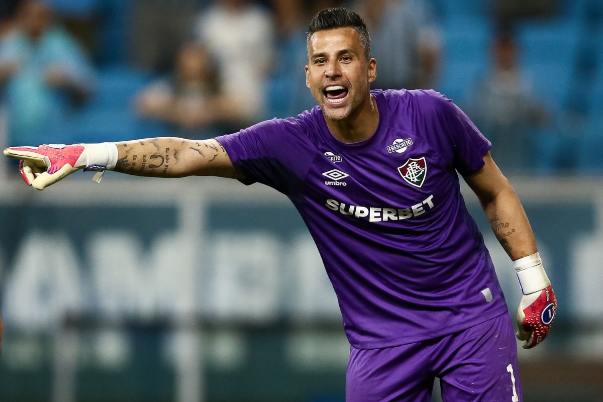 Fábio renova com Fluminense até dezembro de 2027. Veja