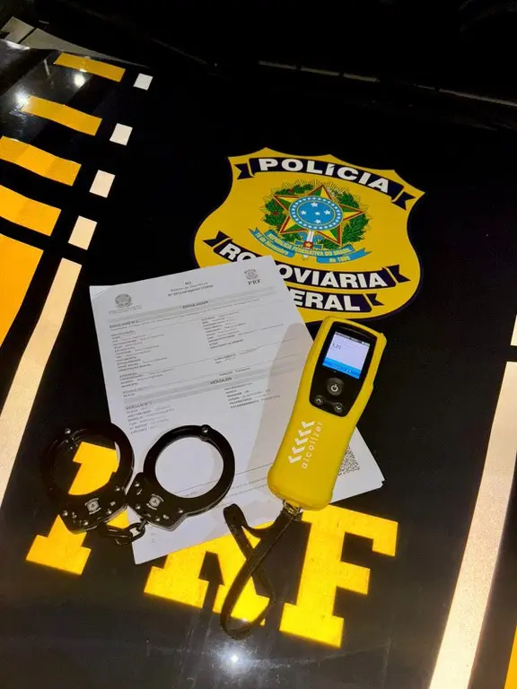 PRF prende motorista embriagado após denúncia de manobras perigosas na BR-317