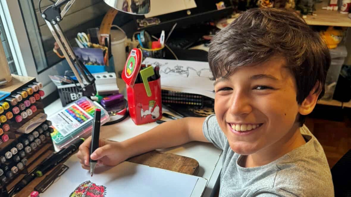 GuDraws: garoto de 11 anos usa apenas observação para criar personagens. Veja vídeo