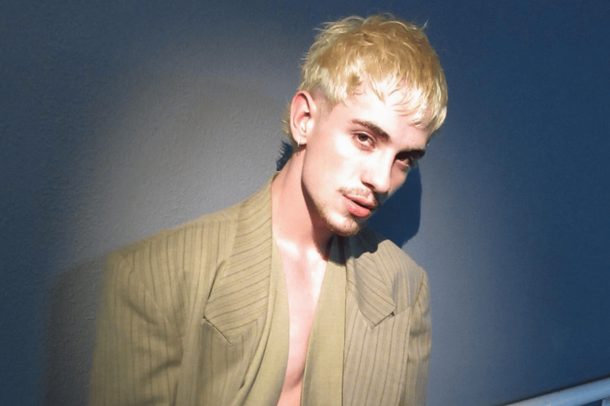 Visual de Juliano Floss mistura moda urbana e maximalismo performático