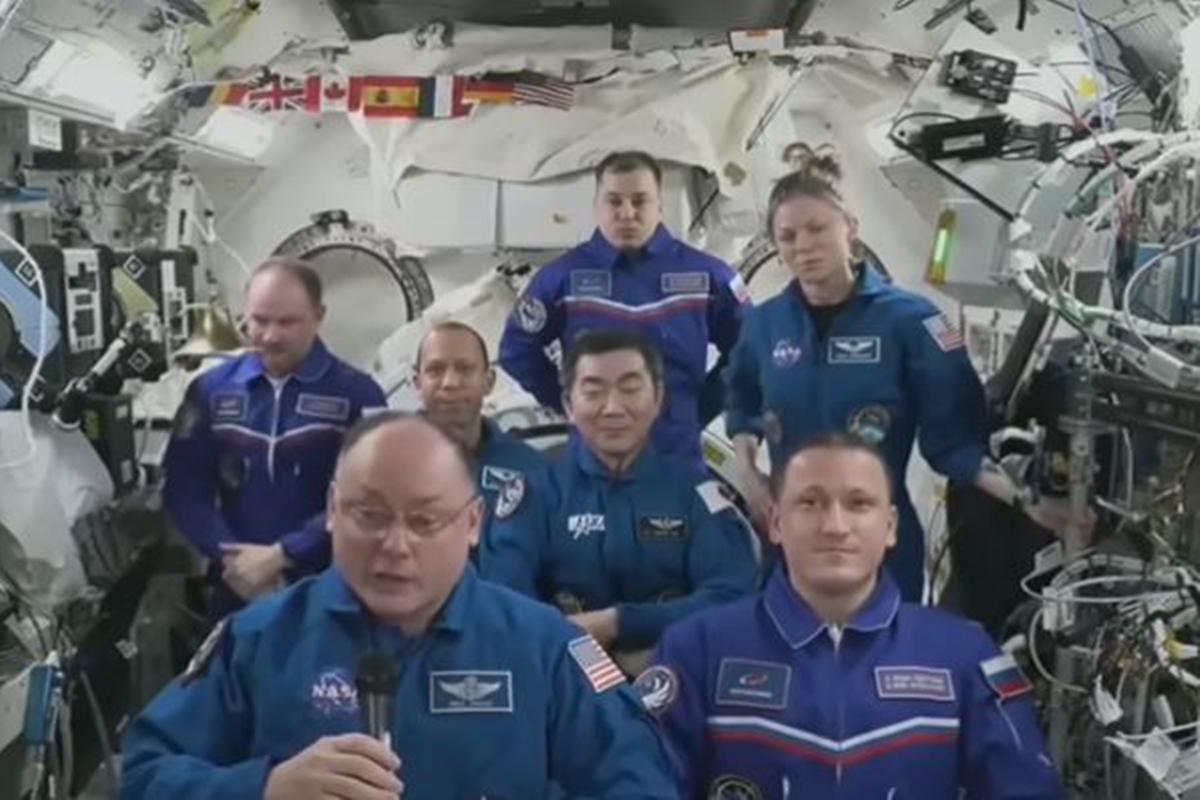 Astronauta entrega comando de Estação Espacial após tripulante adoecer