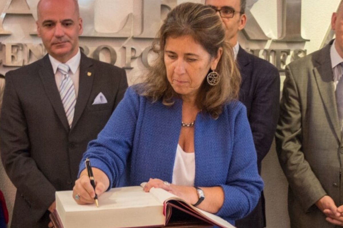 Portugal escolhe para embaixada no Brasil diplomata expulsa por Maduro