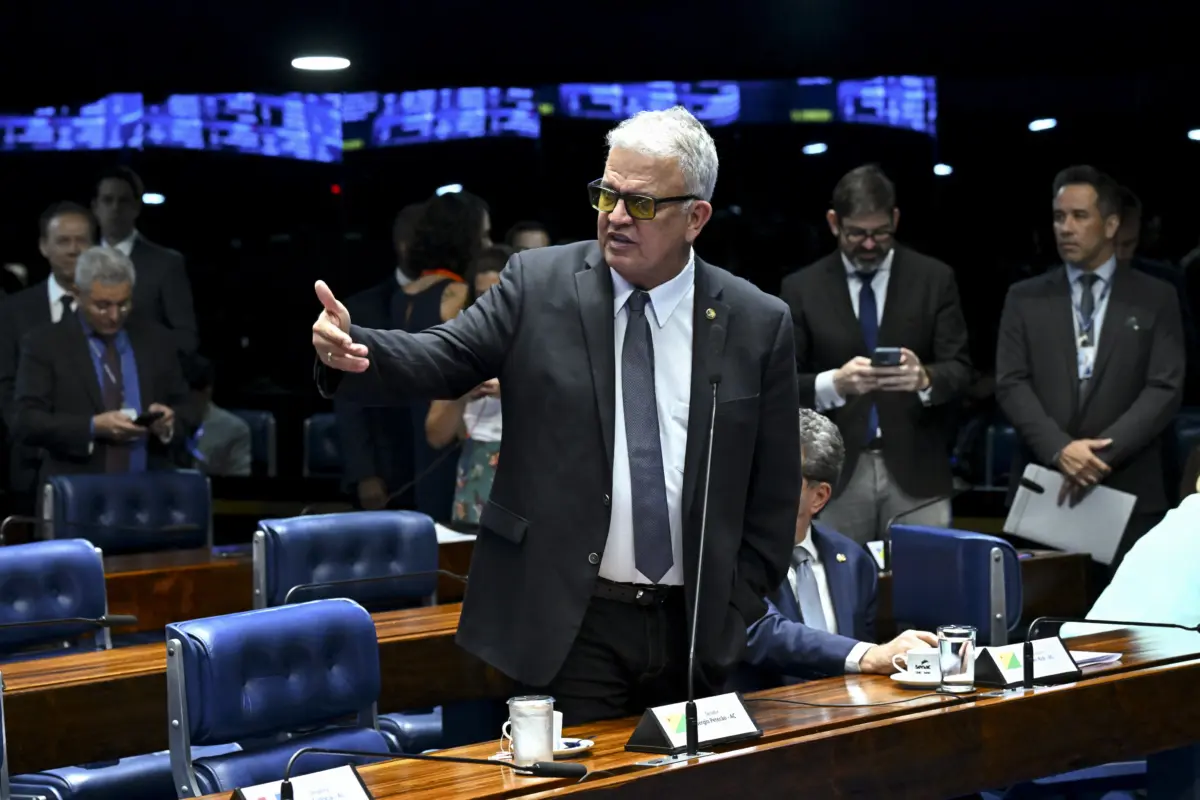 Petecão articula e viabiliza R$ 14,3 milhões para estradas vicinais de Brasiléia