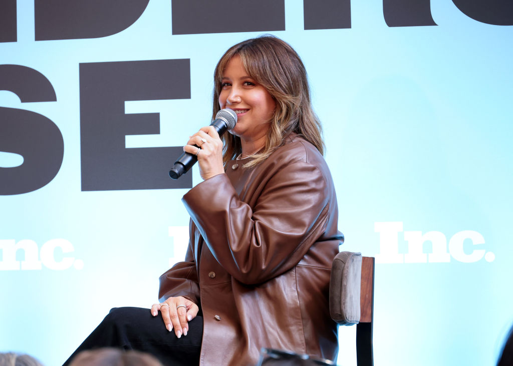 Ashley Tisdale nega ligação de Hilary Duff com grupo "tóxico" de mães