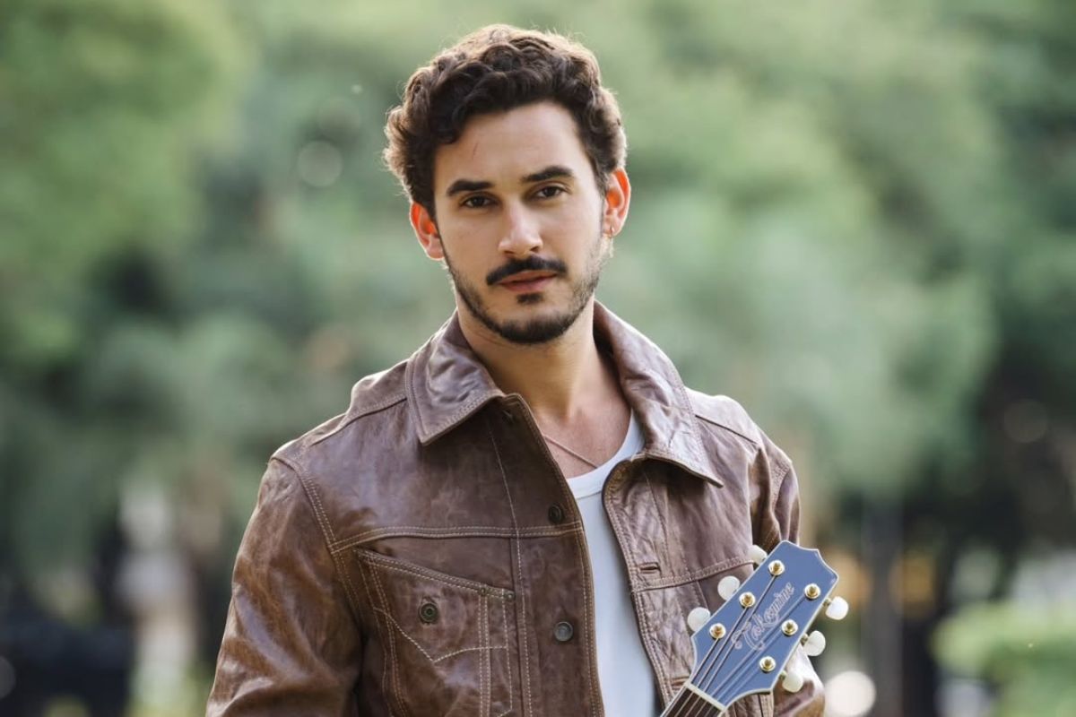 Filipe Bragança fala sobre imersão no sertanejo para Coração Acelerado. Assista ao vídeo