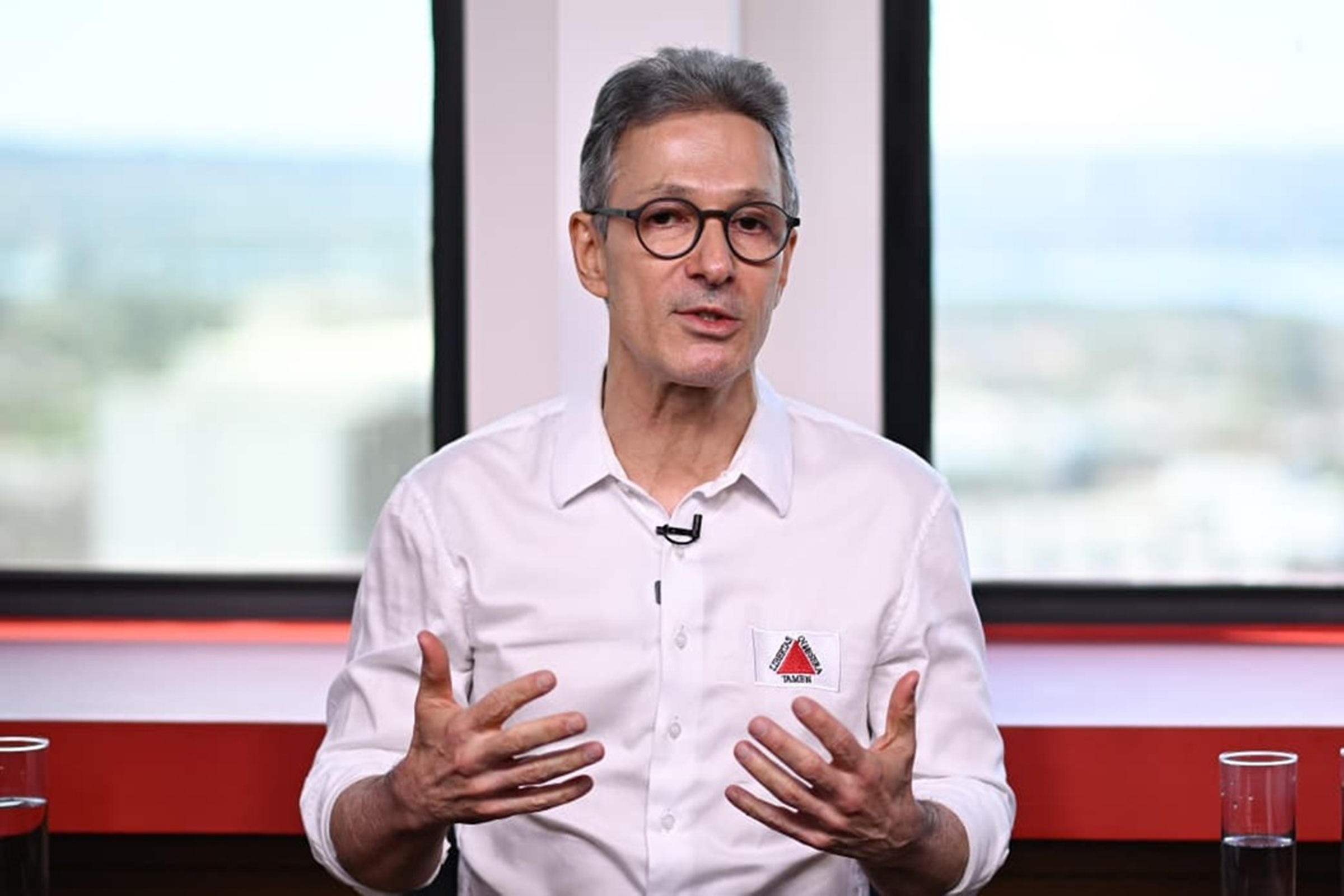 Zema nega possibilidade de ser vice de Flávio Bolsonaro