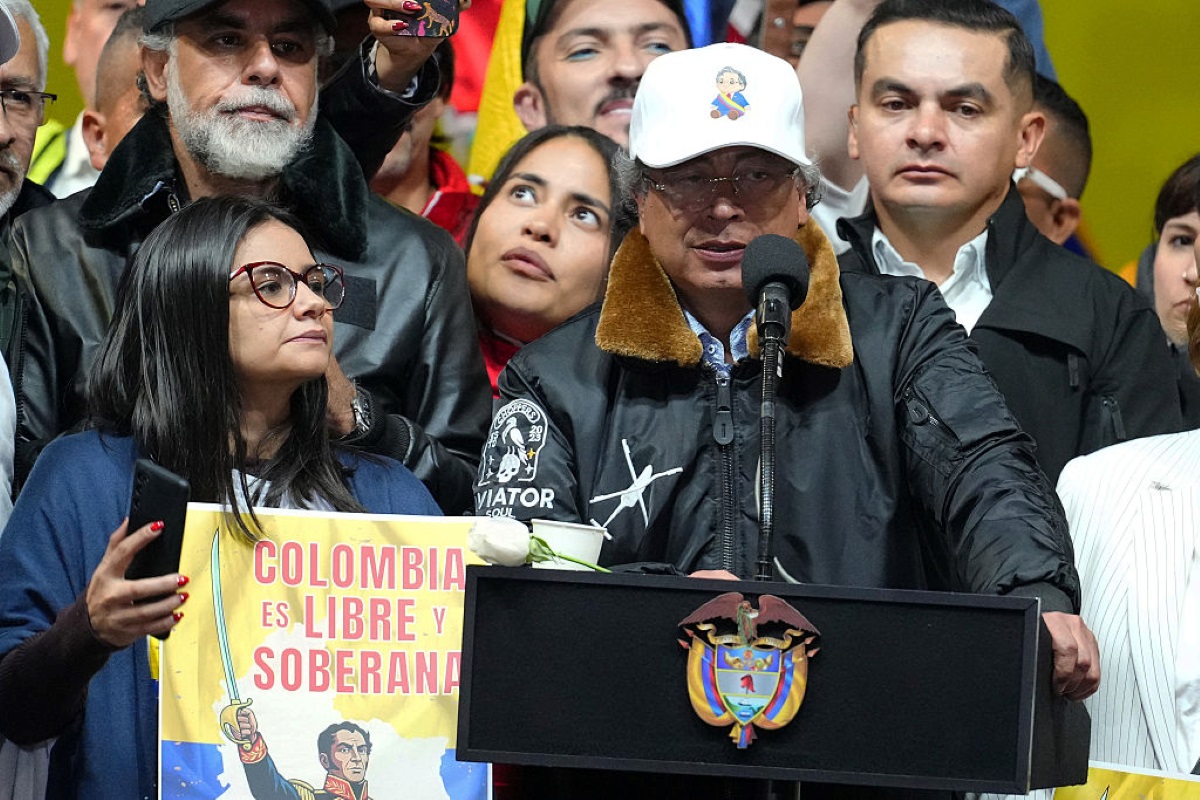 Petro detalha telefonema com Trump: “Se não houver diálogo, há guerra”. Vídeo