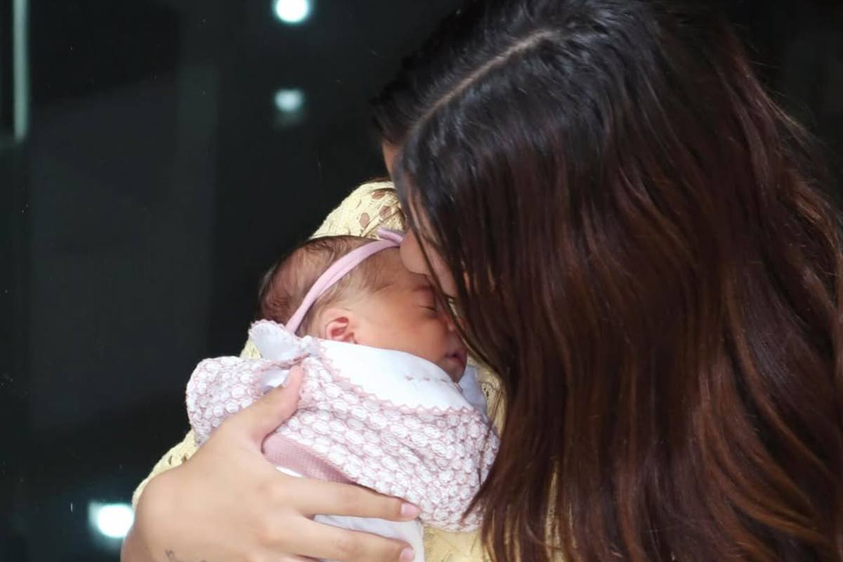 Atleta de vôlei, Key Alves mostra rosto da filha Rosamaria pela 1ª vez