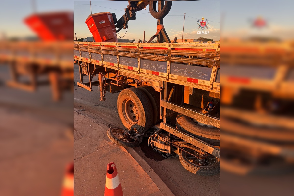 Motociclista morre em acidente com caminhão na via Estrutural