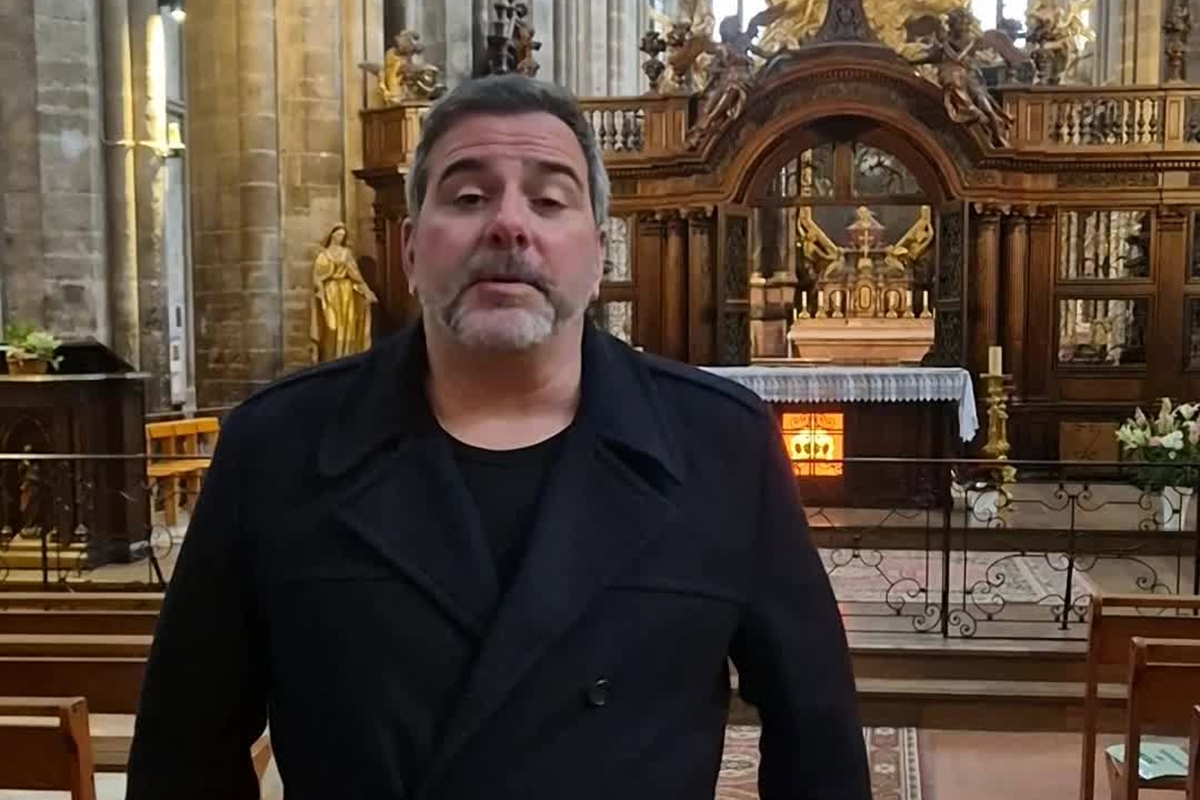 Repórter brasileiro é furtado na França e localiza bens em outro país