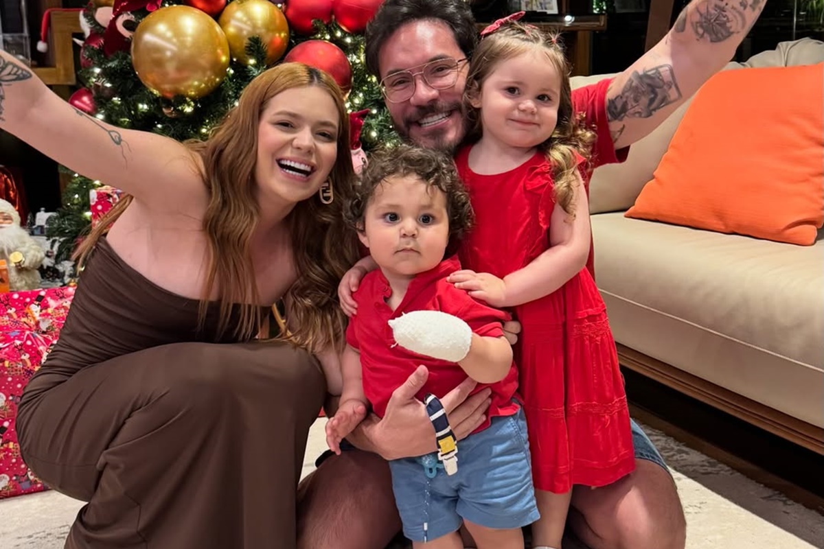 Foto: de férias, Viih Tube mostra mão do caçula após queimadura