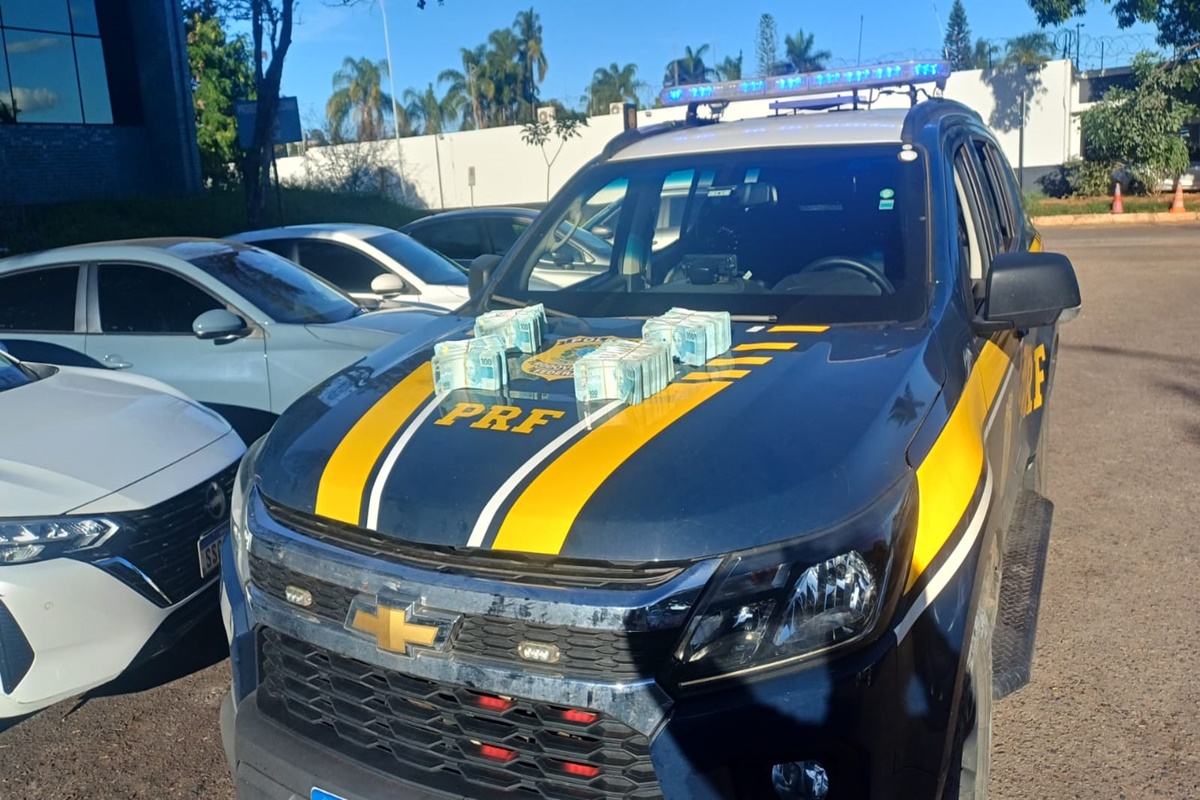 Homem carregava R$ 400 mil em dinheiro vivo dentro de caminhonete