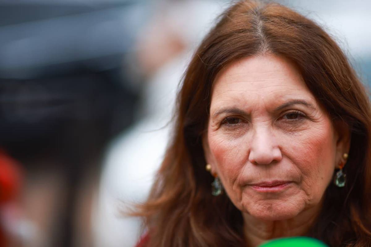 Bolsonaro "dá as cartas" mesmo preso, diz Bia Kicis sobre candidatura de Flávio