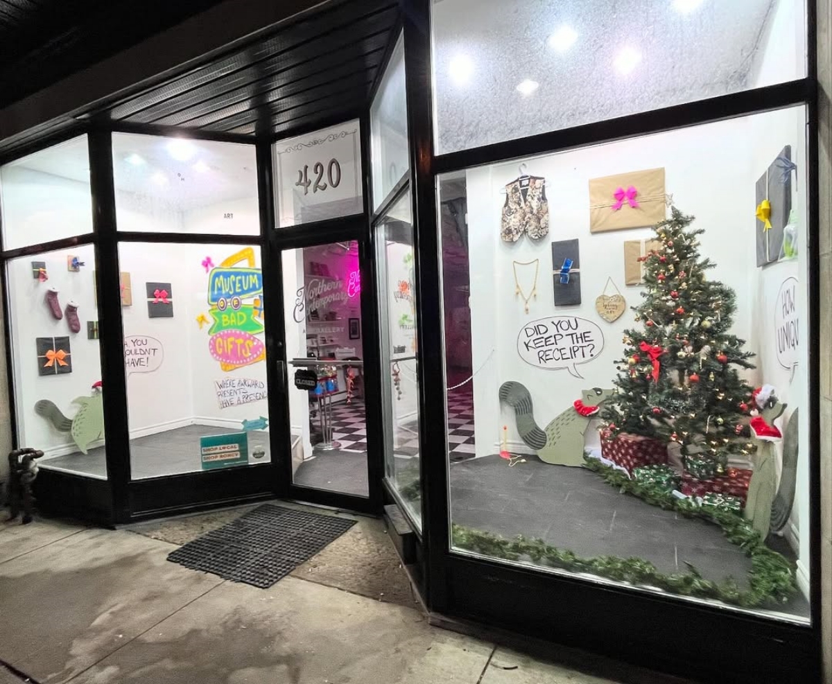 Museu transforma presentes indesejados em arte e diverte visitantes