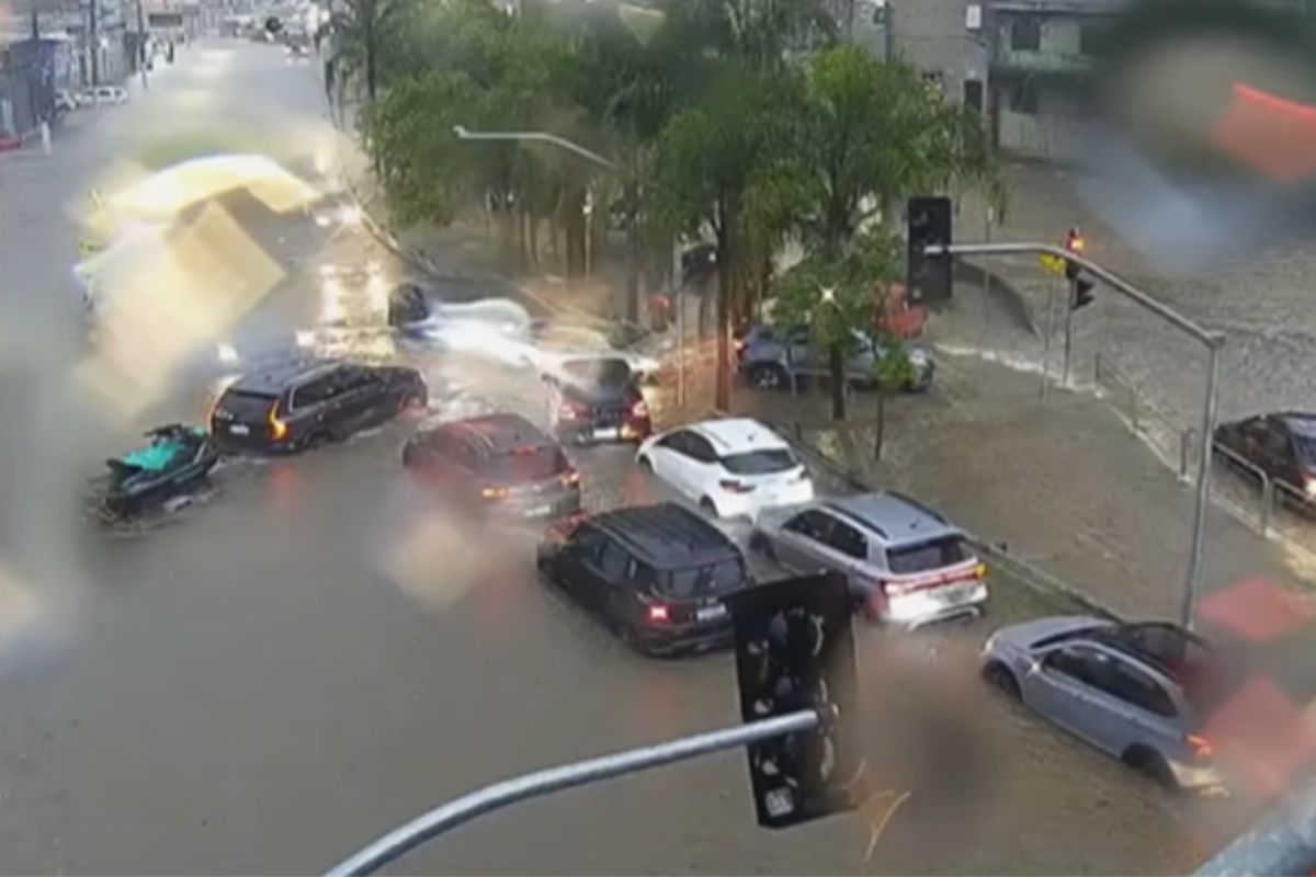 Defesa Civil emite alerta extremo após temporal deste sábado (17/1)
