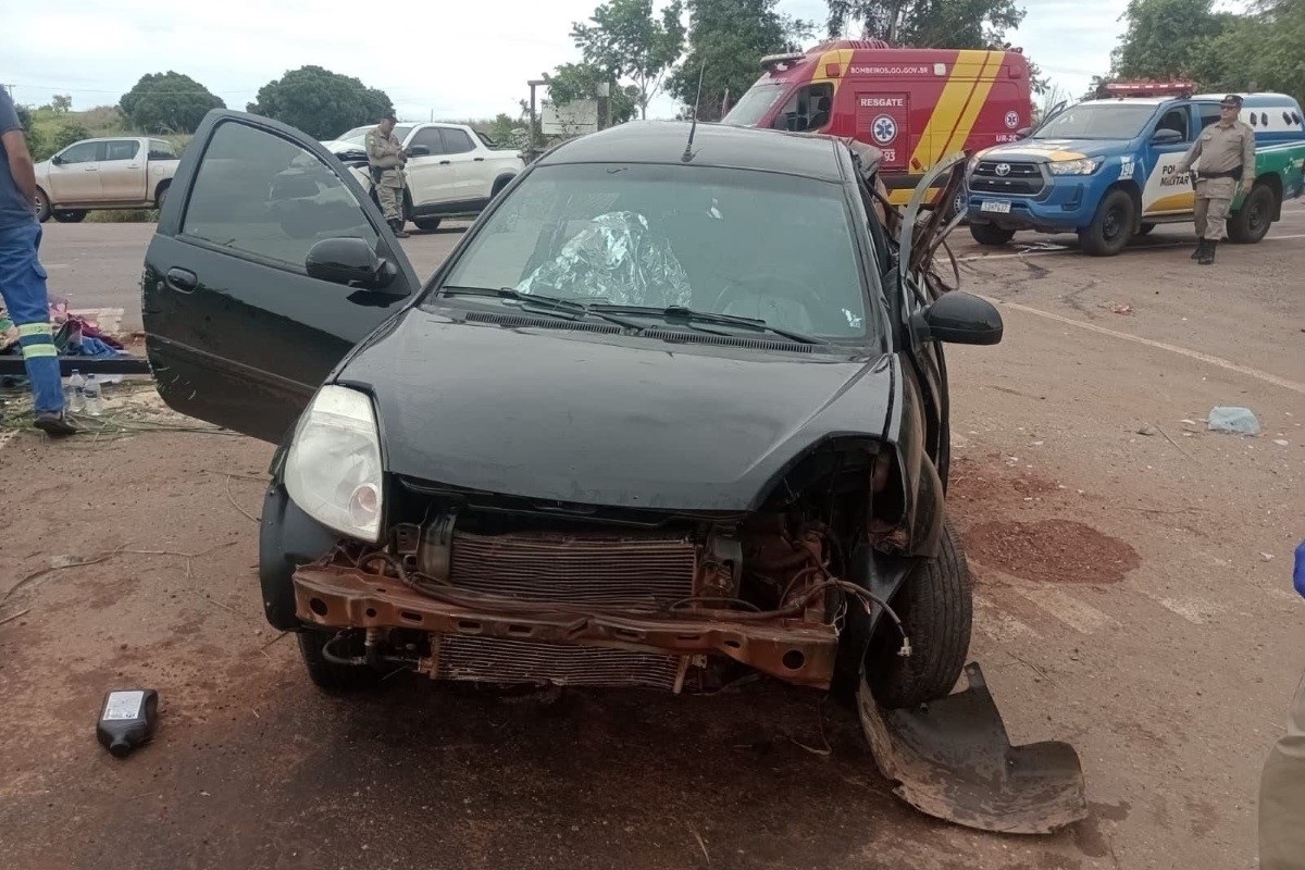 Mãe e filha de apenas 7 meses morrem após batida em rodovia de Goiás