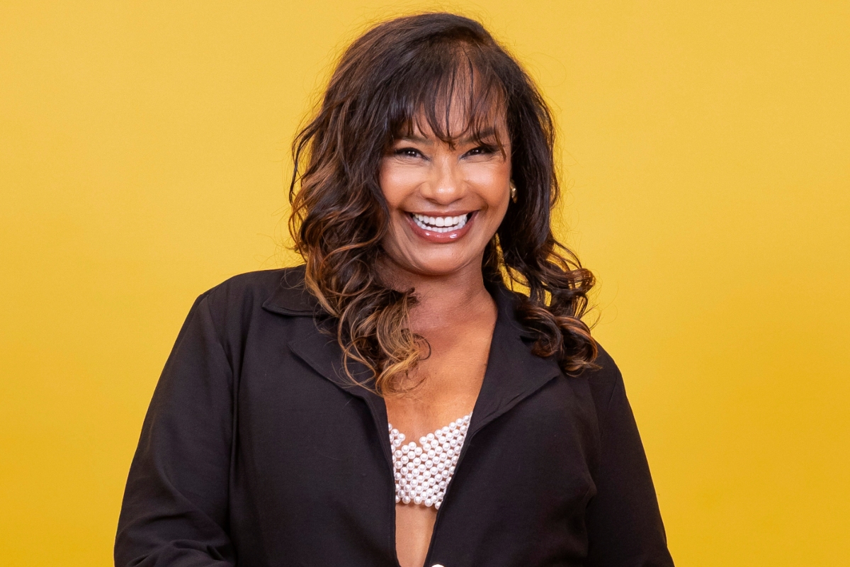 Funcionário da TV Globo incita cancelamento de Solange Couto