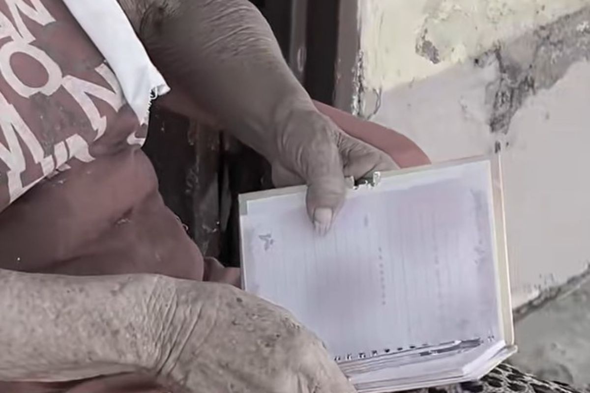 Vovó do tráfico é presa com "chup-chup" de crack, cocaína e maconha