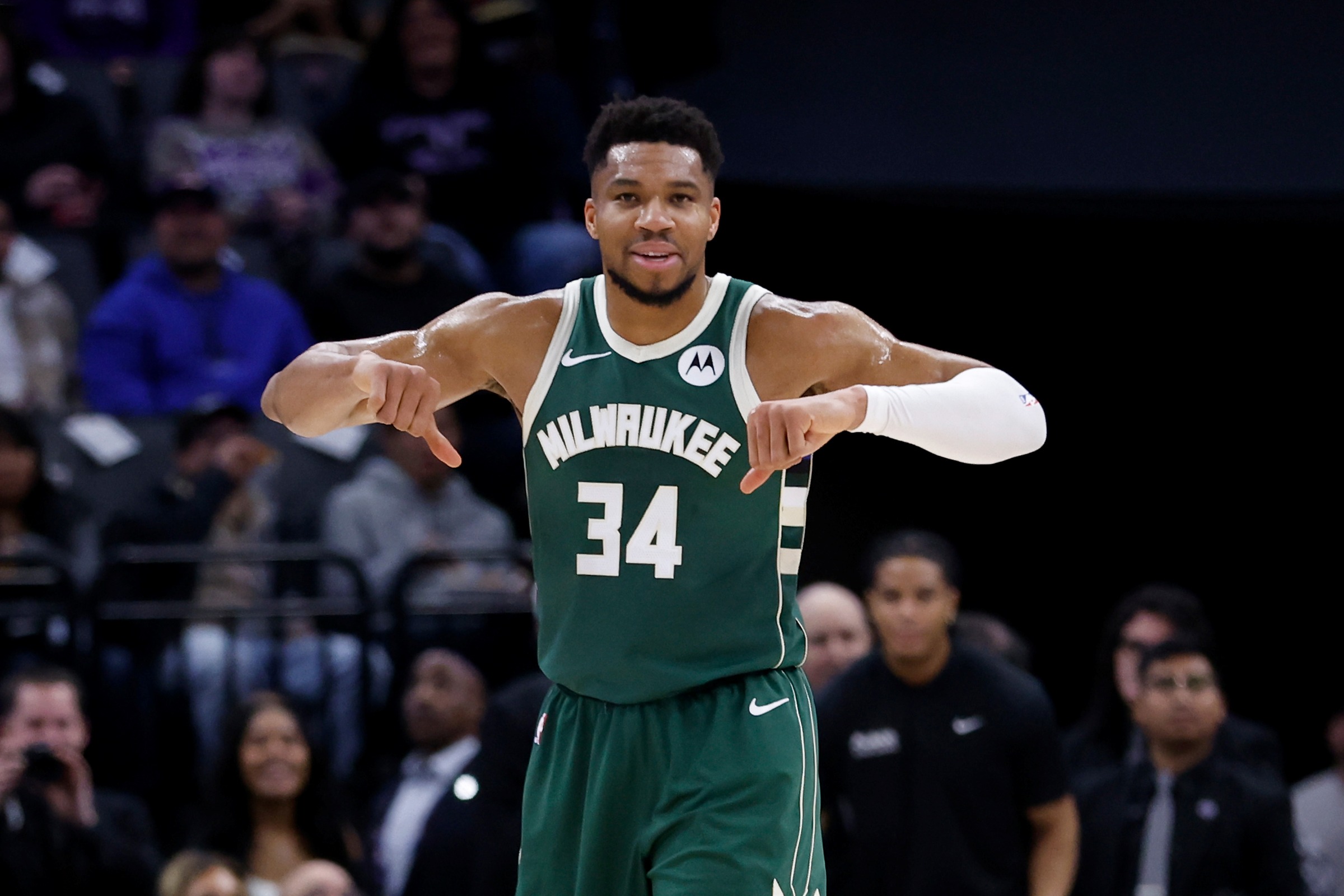 Giannis Antetokounmpo brilha com duplo-duplo. Veja resultados da NBA