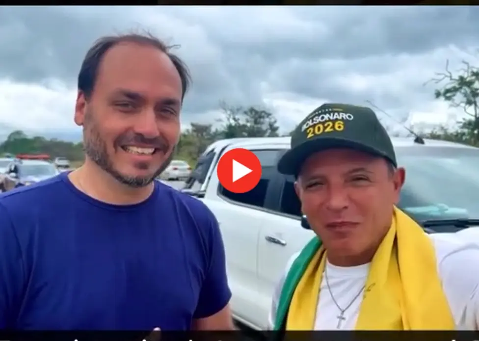 “Devo muito ao seu pai”, diz Bittar ao encontrar Carlos Bolsonaro em caminhada pela liberdade