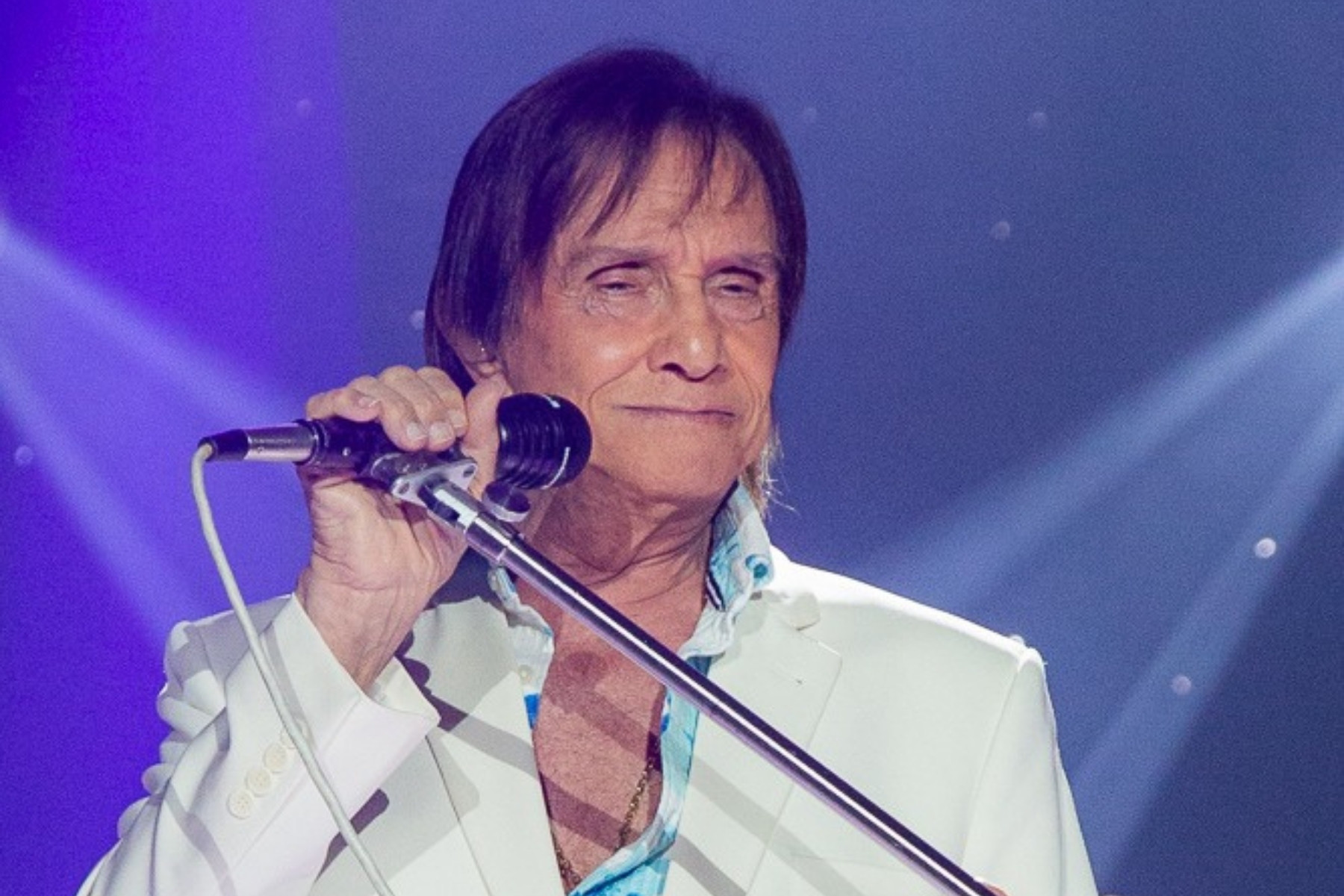 Saiba o estado de saúde de Roberto Carlos após diagnóstico de Covid