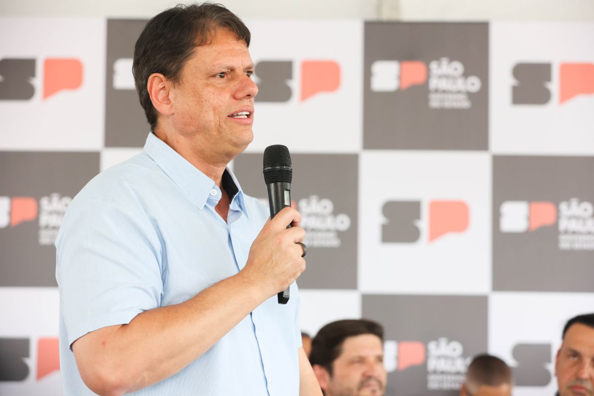 Tarcísio alfineta Lula em declaração sobre ataque dos EUA à Venezuela