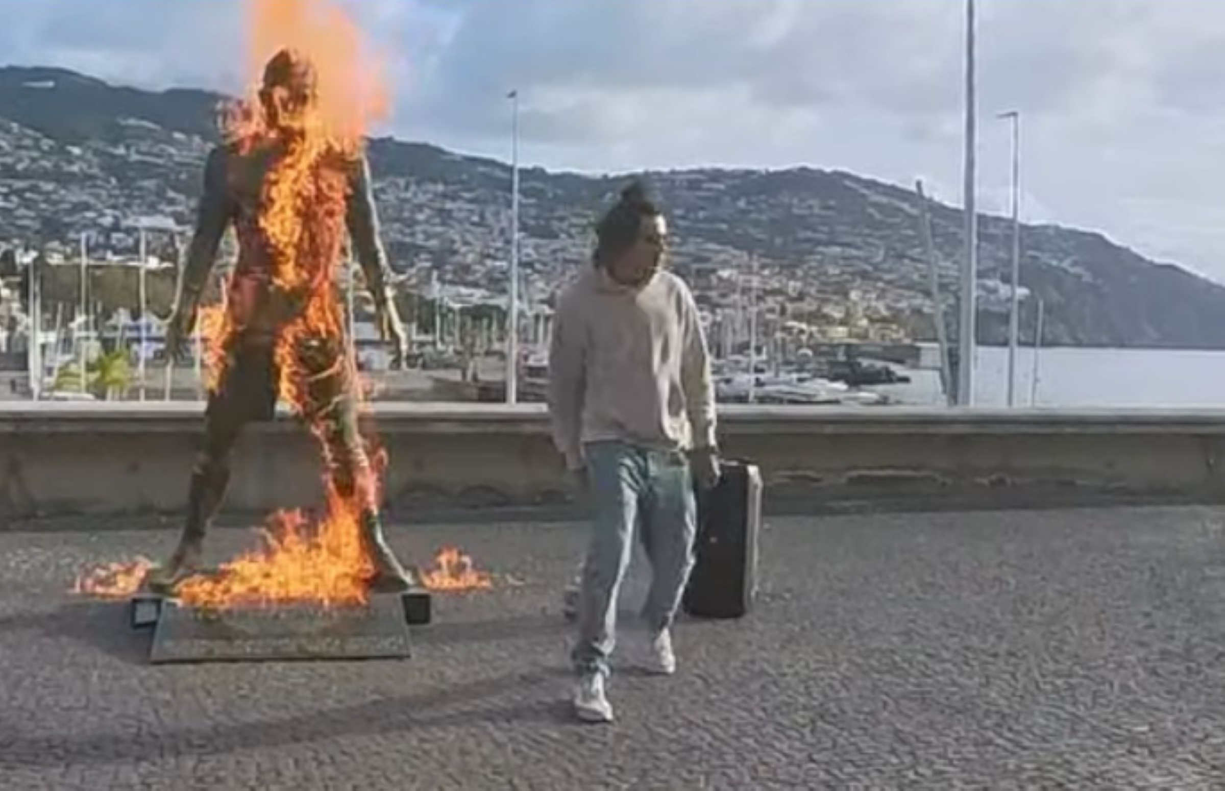 Estátua de Cristiano Ronaldo é incendiada em museu na Ilha da Madeira