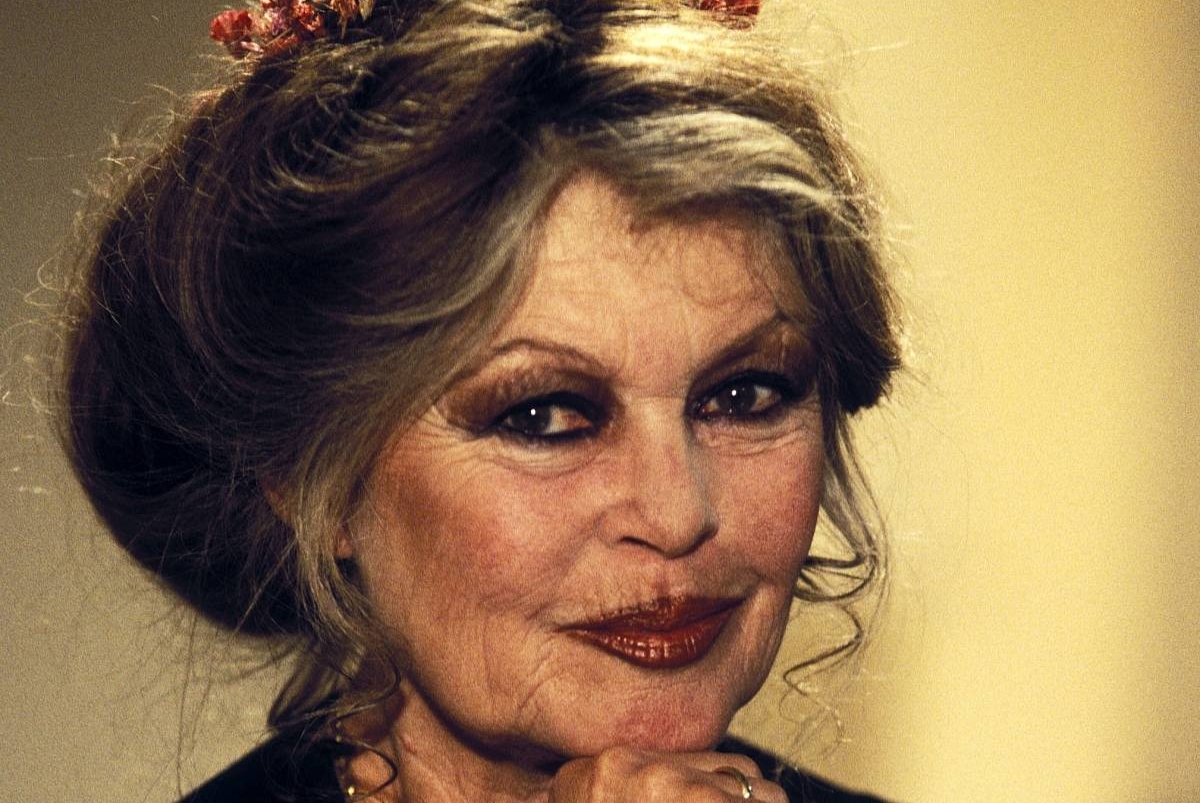 Brigitte Bardot, ícone do cinema, é velada em Saint-Tropez