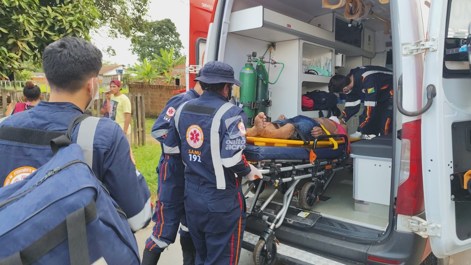 Colisão entre carro e moto deixa jovem ferido no Polo Benfica, em Rio Branco