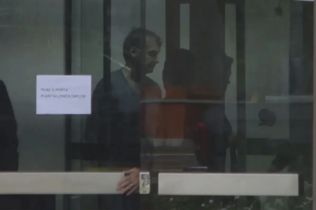 Moraes determina que Bolsonaro seja transferido para a Papudinha