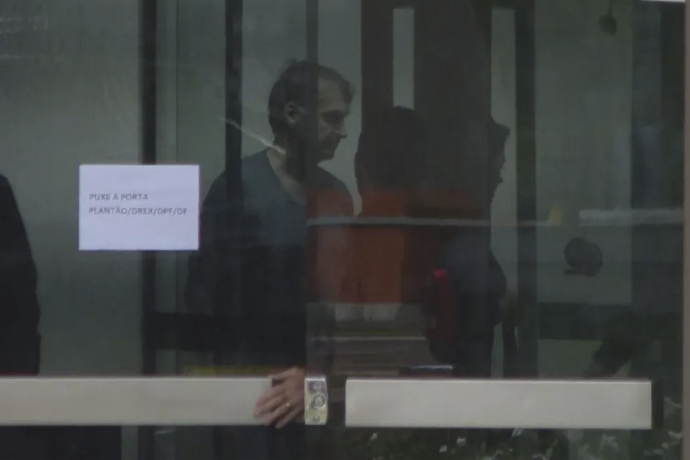 Moraes autoriza visita permanente de filhos a Jair Bolsonaro na PF