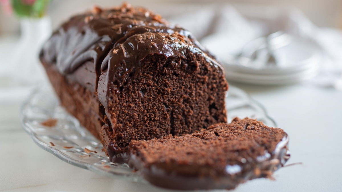 Bolo de chocolate fit na air fryer fica pronto em 10 minutos; aprenda