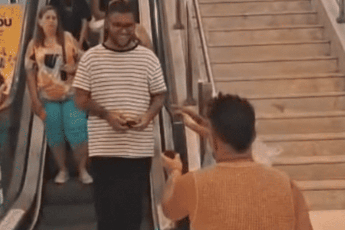 Casal é vítima de homofobia após pedido de casamento em shopping de SP. Veja vídeo