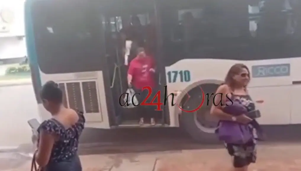 Ônibus apresenta princípio de incêndio na Via Chico Mendes e passageiros deixam coletivo