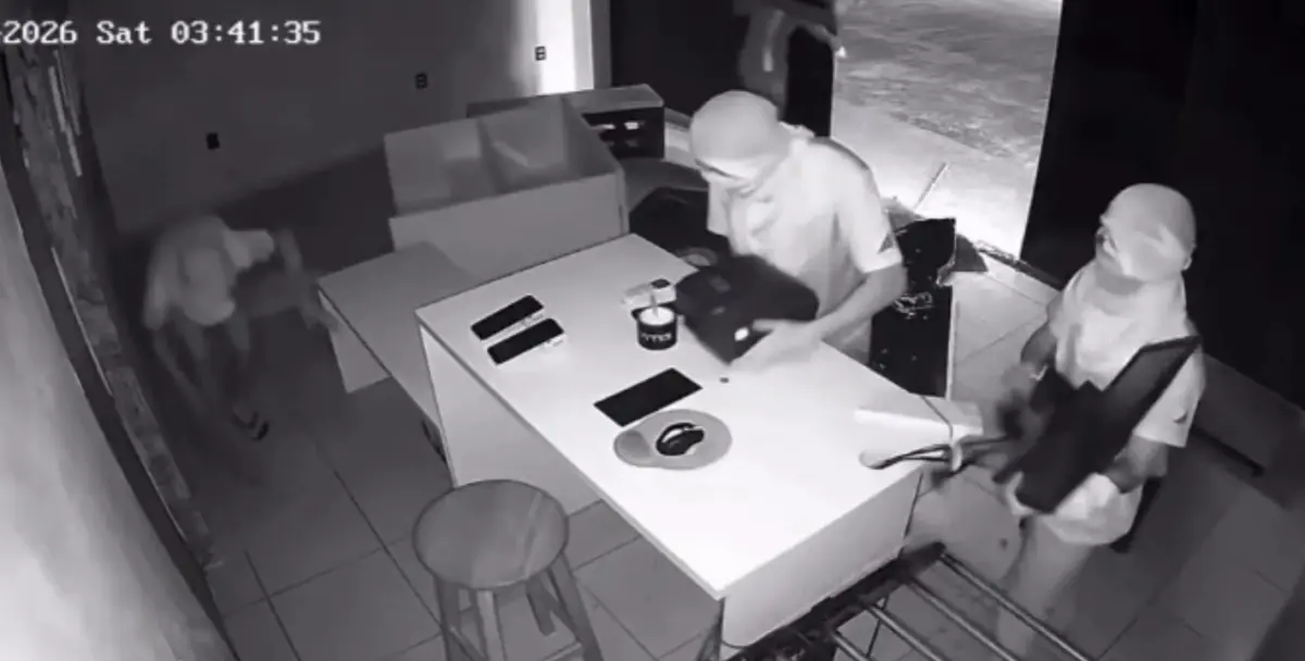 Cinco homens arrombam loja em Mâncio Lima e levam mais de 40 itens