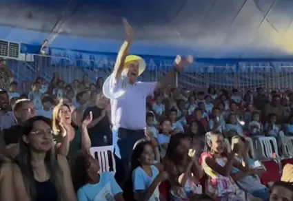 Bocalom participa de espetáculo circense com alunos da rede municipal