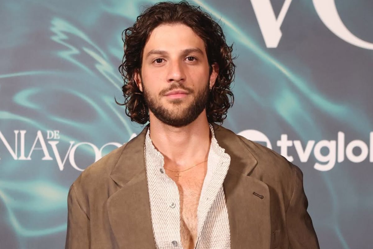 Como é a mansão de Chay Suede com decoração no estilo casa de "avó"