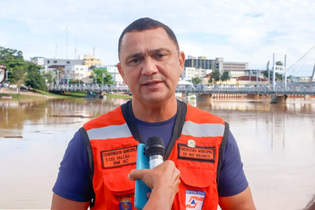 Prefeitura emite alerta e mobiliza equipes diante do transbordamento do Rio Acre